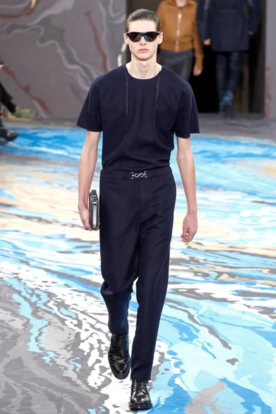 Look 32